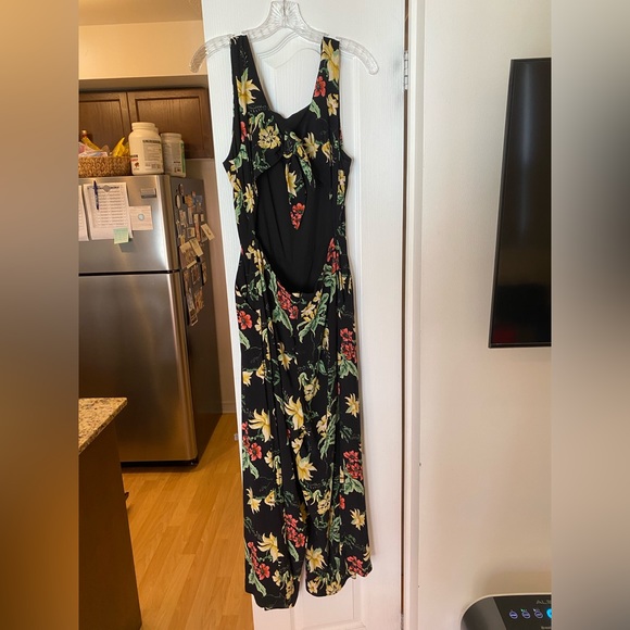 Backless floral jumpsuit - Picture 2 of 7